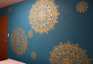 ステンシル　DIY　壁　壁紙　塗装　ペイント　ゴールド　マンダラ