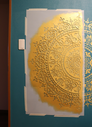 ステンシル　壁　壁紙　塗装　ペイント　ゴールド　マンダラ